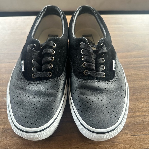 Rare Vans 10.5, Like New!! CUSTOM SNAKE SKIN - Picture 1 of 3